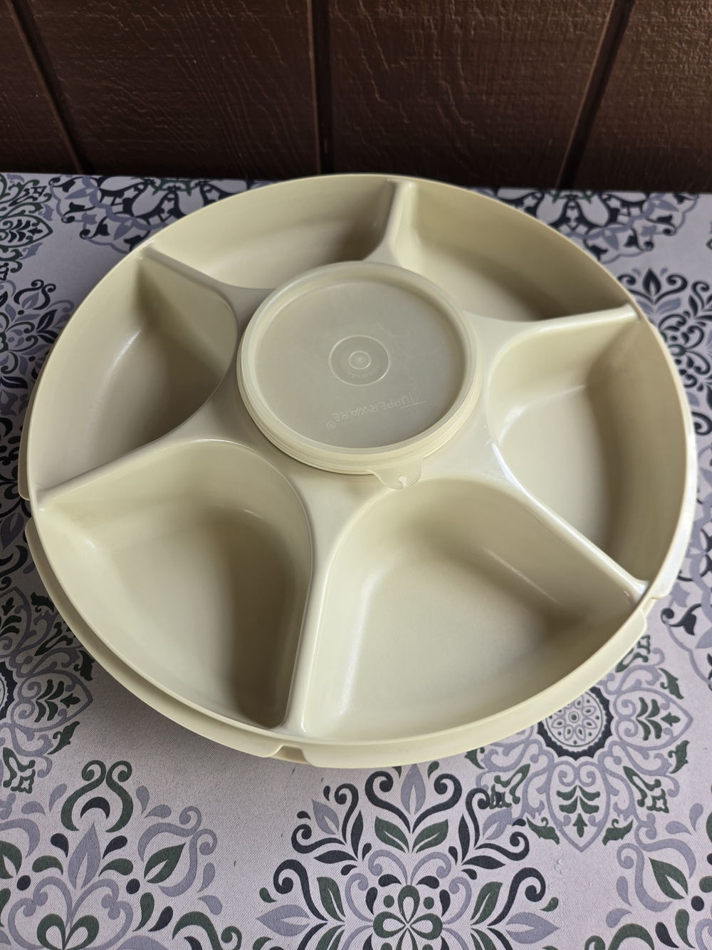Tupperware Divided Tray With Lid and with Center Bowl Veggie & Dip Tray Vintage